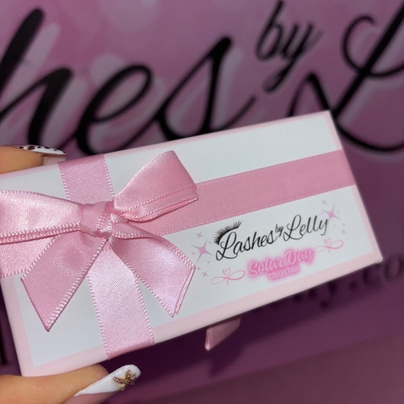 Lashes - Picture 3 of 6